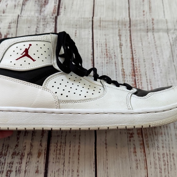 Air Jordan 1 Mid White Black Men’s Size 11 - Picture 4 of 8